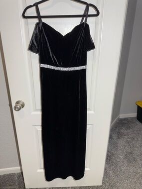 Black Velvet Off-Shoulder Evening Formal Cocktail Dress with Silver Waist Accent